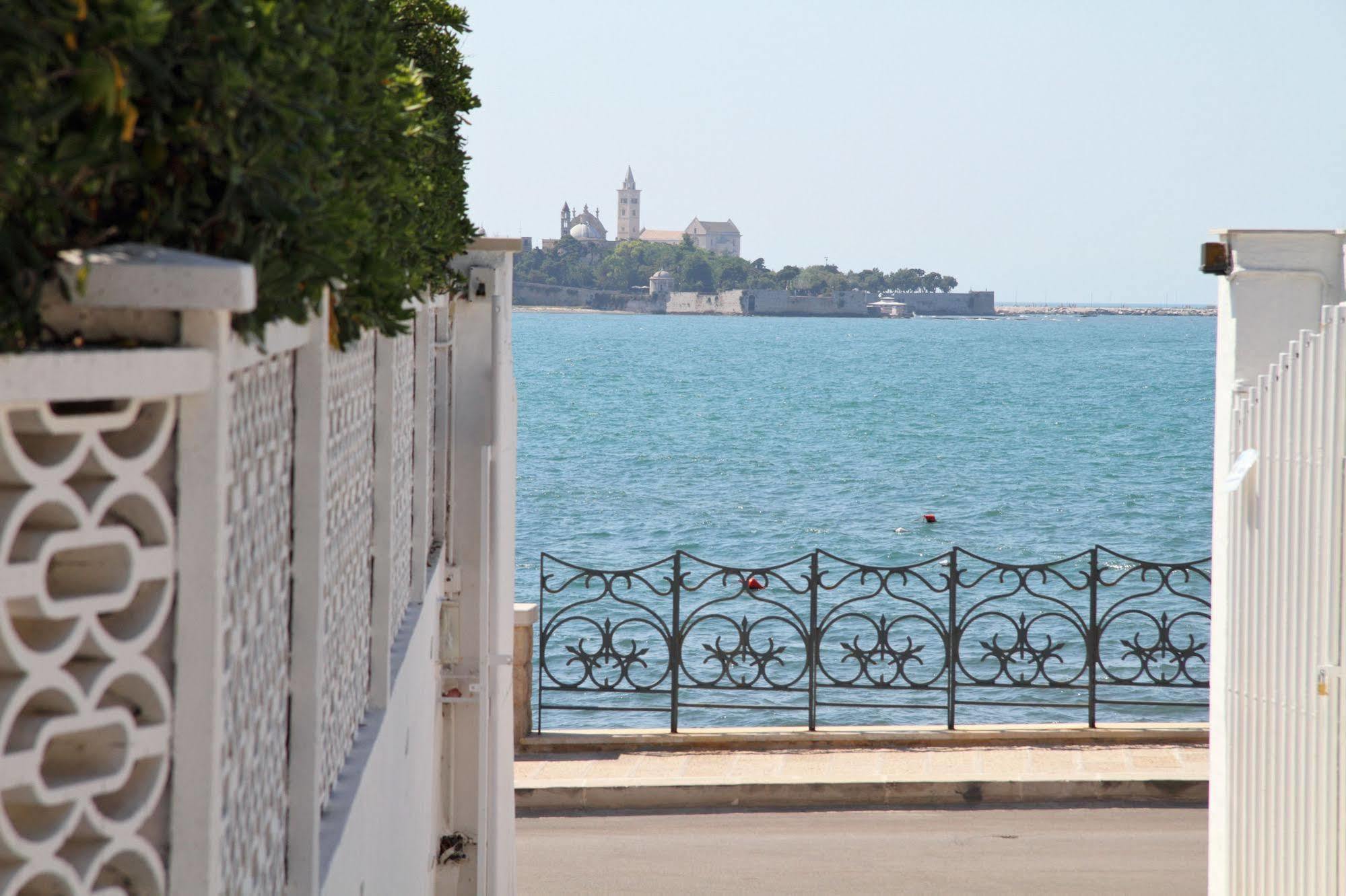 La Bella Trani - Suites And B&B Exterior photo